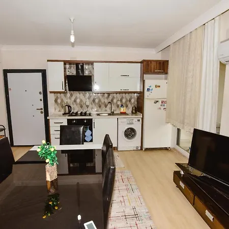 Cozy Duplex Close To Airport In