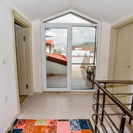 Cozy Duplex Close To Airport In Apartament